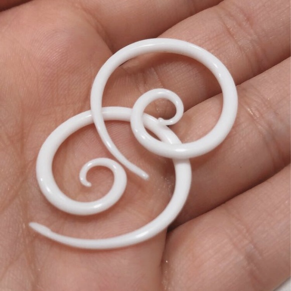 🌸SOLD ❌10G Spiral Gages - Picture 2 of 3